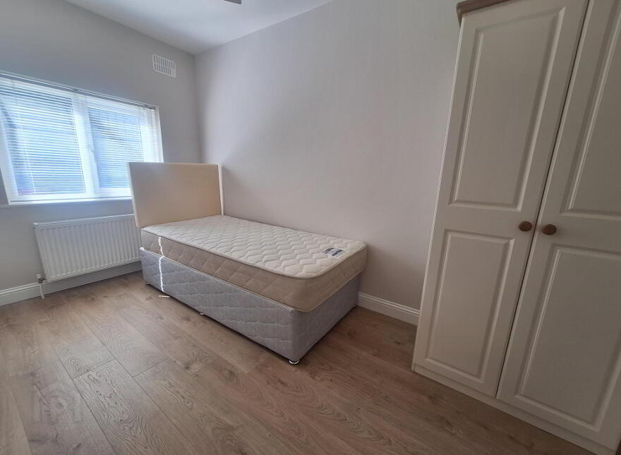 2 Chapel Street, Athlone, N37F6F5