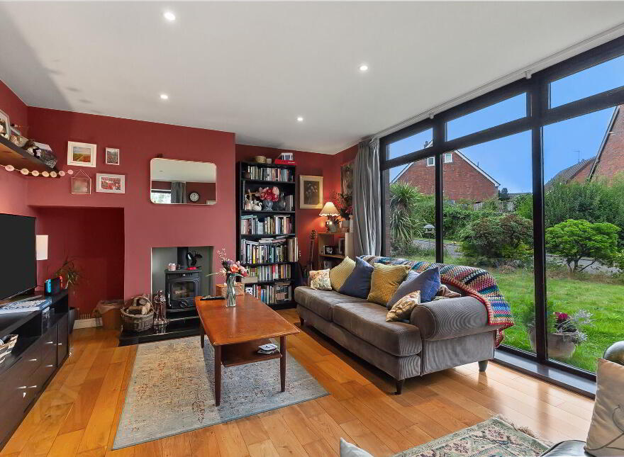 16 Lakeside Drive, Finaghy Road South, Belfast, BT10 0NU