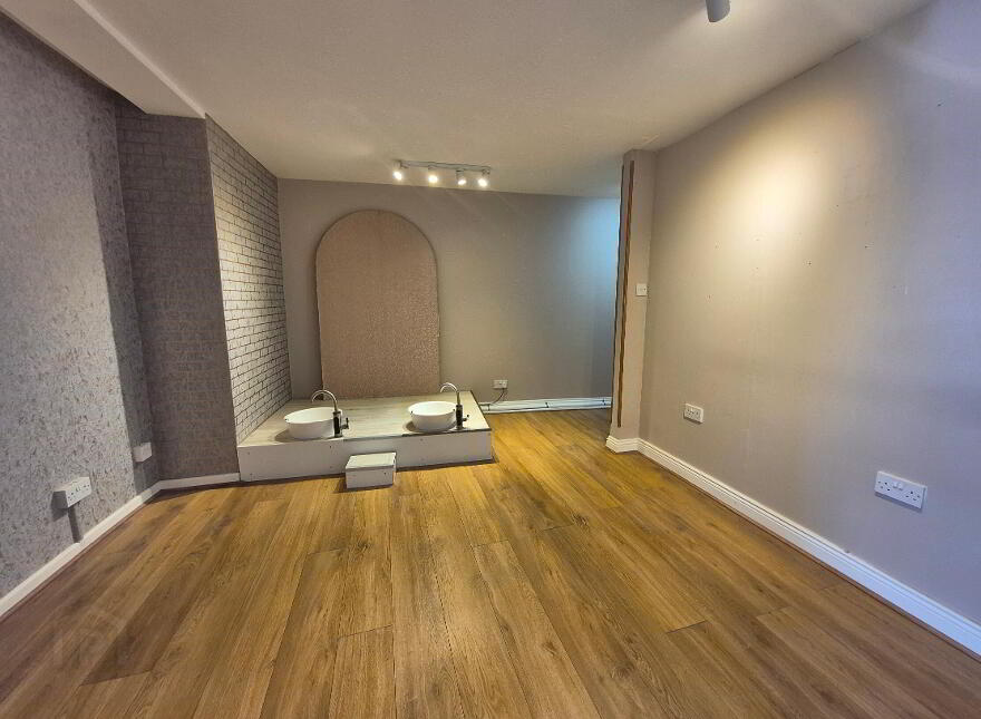 Templedrum House, 16 Castlemain Street, Athlone, N37K3K7