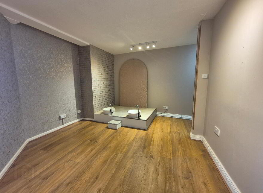 Templedrum House, 16 Castlemain Street, Athlone, N37K3K7