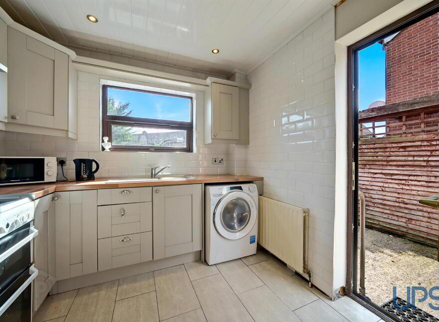 3 Gransha Drive, Glen Road, Belfast, BT11 8AL