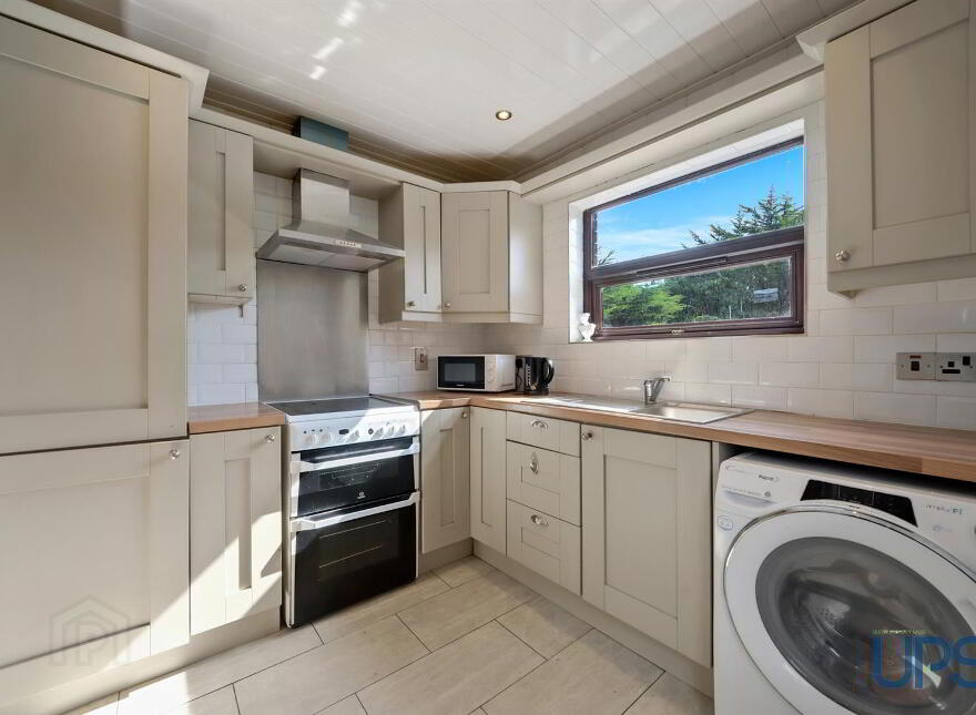 3 Gransha Drive, Glen Road, Belfast, BT11 8AL