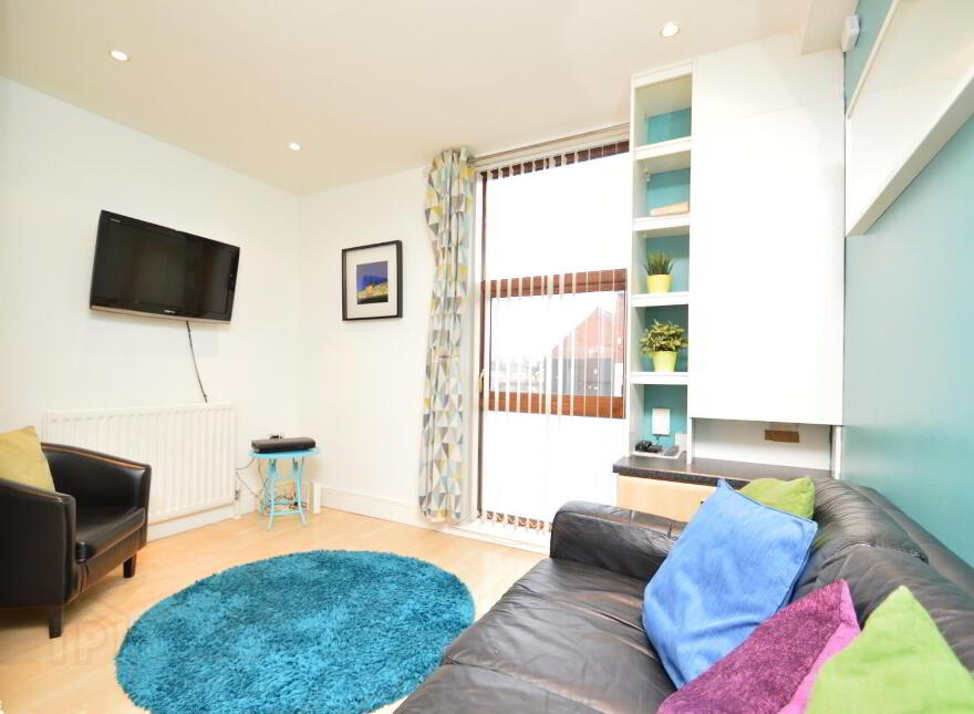 Apt 3 Nova Studios, 167 University Street, Belfast, BT7 1HR