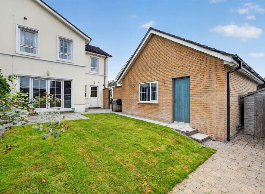 15 Berkeley Hall Square, Lisburn, BT27 5TB