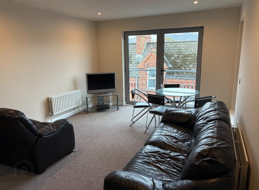 13 Lesley Central, 109-115 Shankill Road, Belfast, BT13 1FD