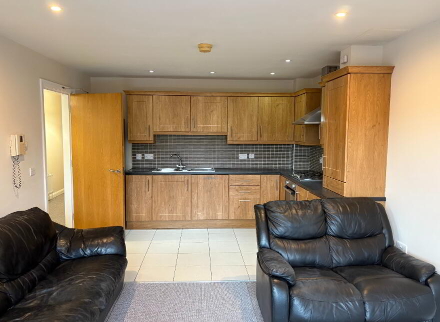 13 Lesley Central, 109-115 Shankill Road, Belfast, BT13 1FD