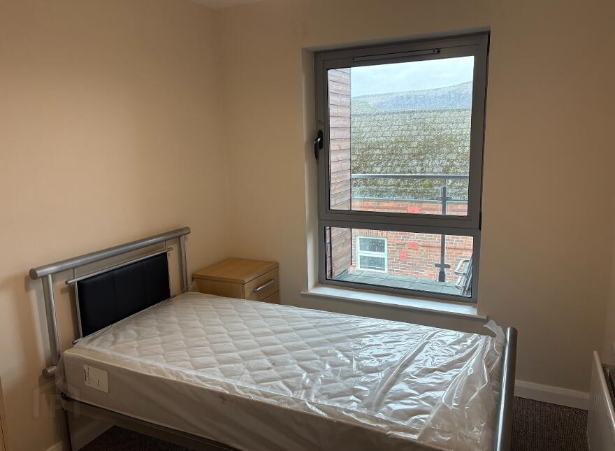 13 Lesley Central, 109-115 Shankill Road, Belfast, BT13 1FD