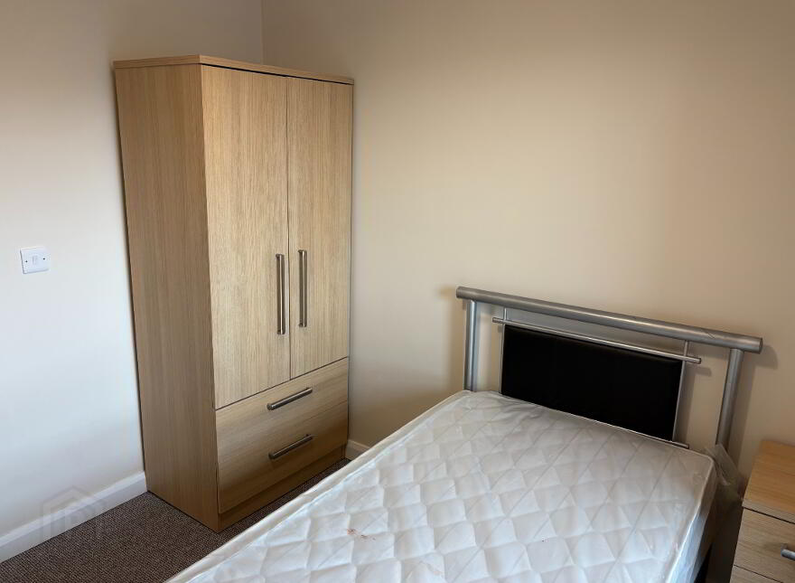 13 Lesley Central, 109-115 Shankill Road, Belfast, BT13 1FD