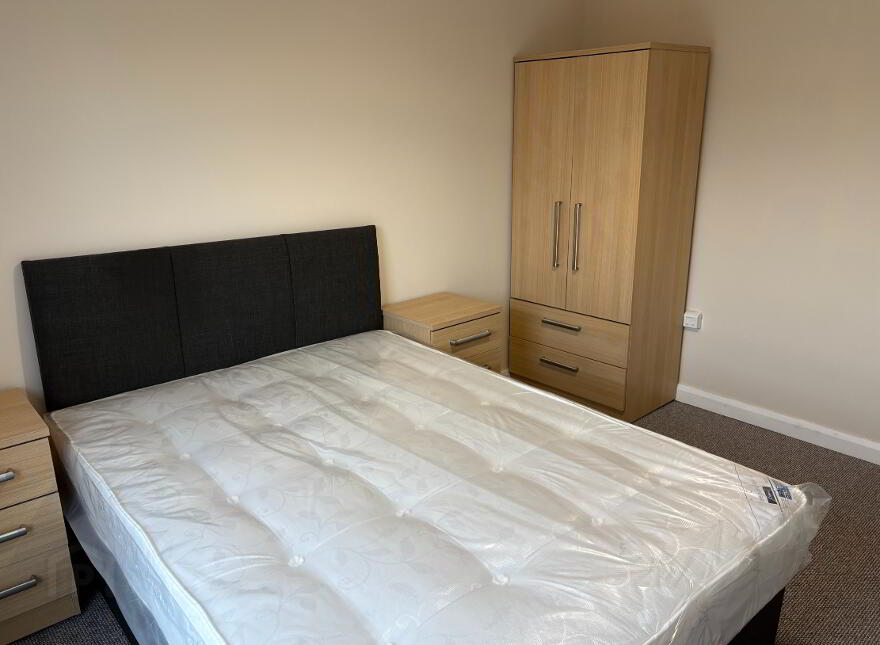 13 Lesley Central, 109-115 Shankill Road, Belfast, BT13 1FD