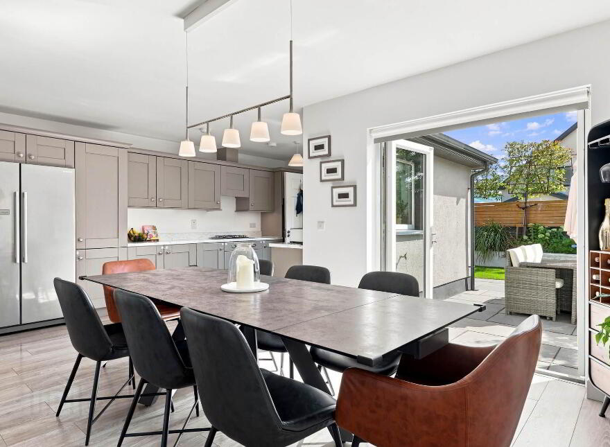 1 Bachelor`s Cove, Sundrive Road, Rush, K56VN23
