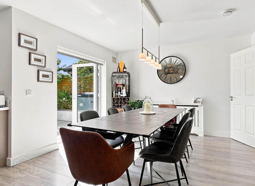 1 Bachelor`s Cove, Sundrive Road, Rush, K56VN23