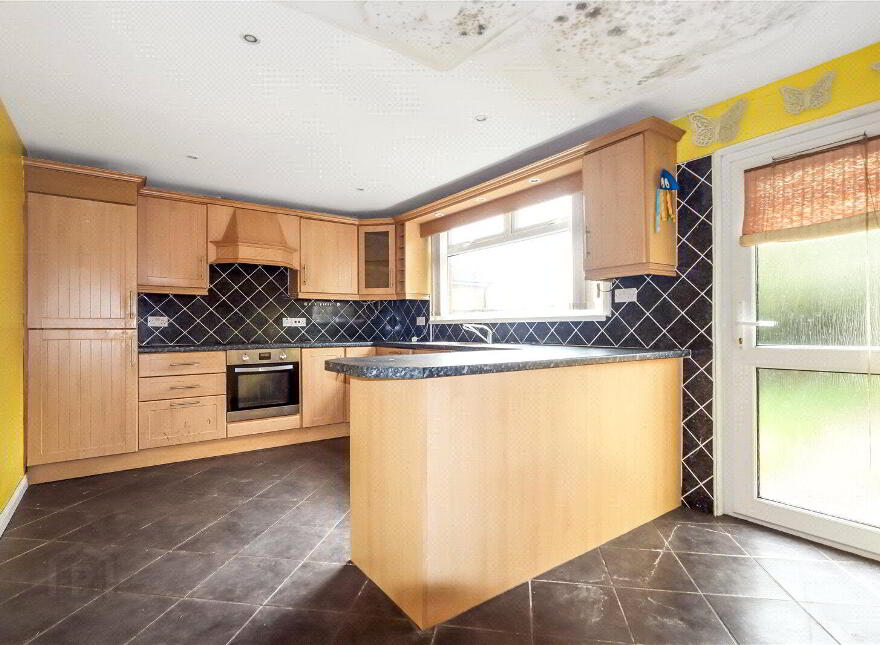 6 Castlemara Walk, Carrickfergus, BT38 7RF
