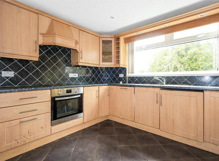 6 Castlemara Walk, Carrickfergus, BT38 7RF