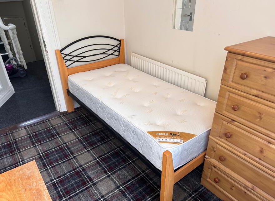 Room 5 22 Cliftonville Avenue, Belfast, BT14 6BX
