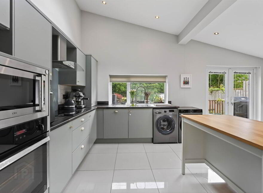 617 Upper Newtownards Road, Belfast, BT4 3LQ
