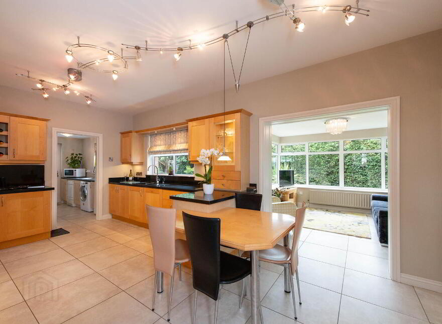 8 Shorelands Gardens, Greenisland, Carrickfergus, BT38 8WR