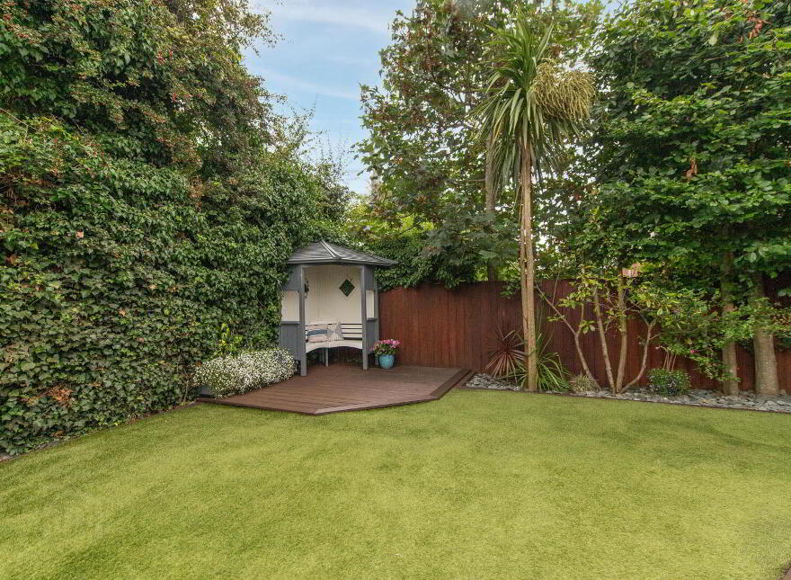 8 Shorelands Gardens, Greenisland, Carrickfergus, BT38 8WR