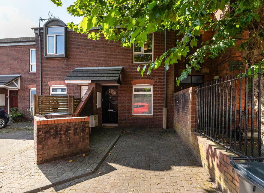 74 Salisbury Court, Belfast, BT7 1DD