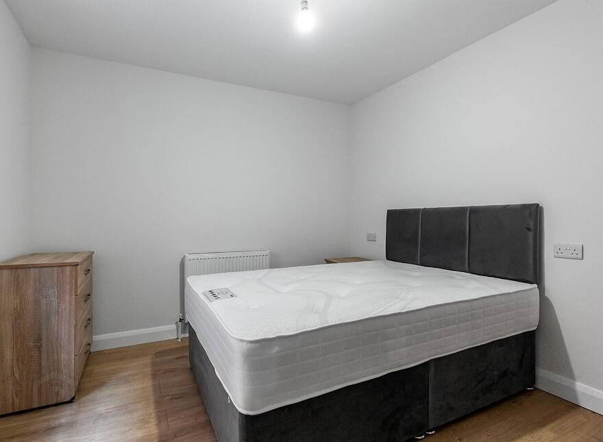 81a Botanic Avenue, Belfast, BT7 1JL