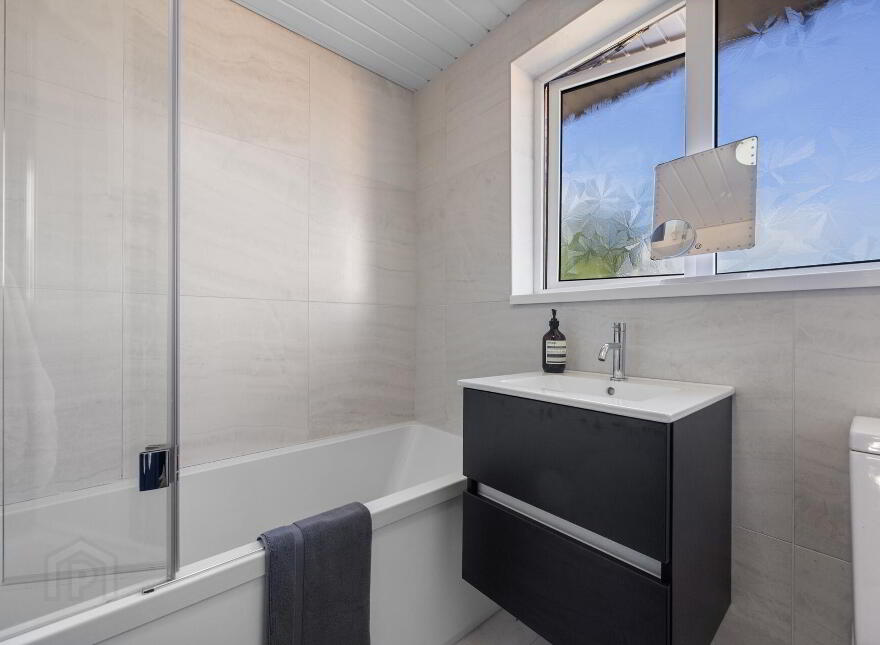 18 Woodbreda Park, Belfast, BT8 7HY
