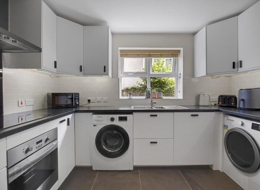 Flat 3, 1 Pickie Terrace, Bangor, BT20 3TE