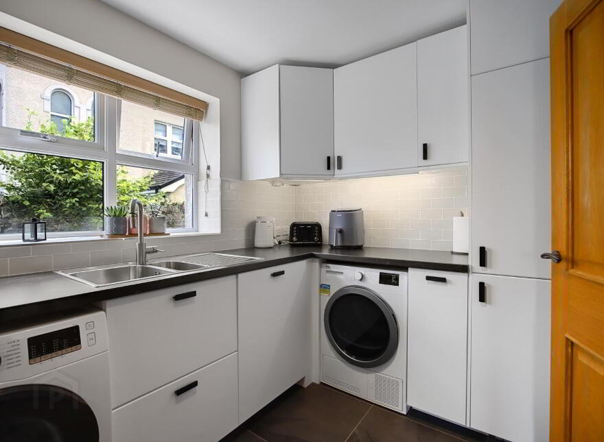 Flat 3, 1 Pickie Terrace, Bangor, BT20 3TE