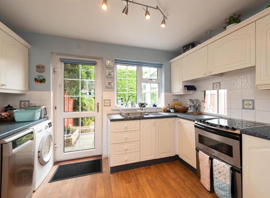 7 Winchester Grove, Carryduff, Belfast, BT8 8QF
