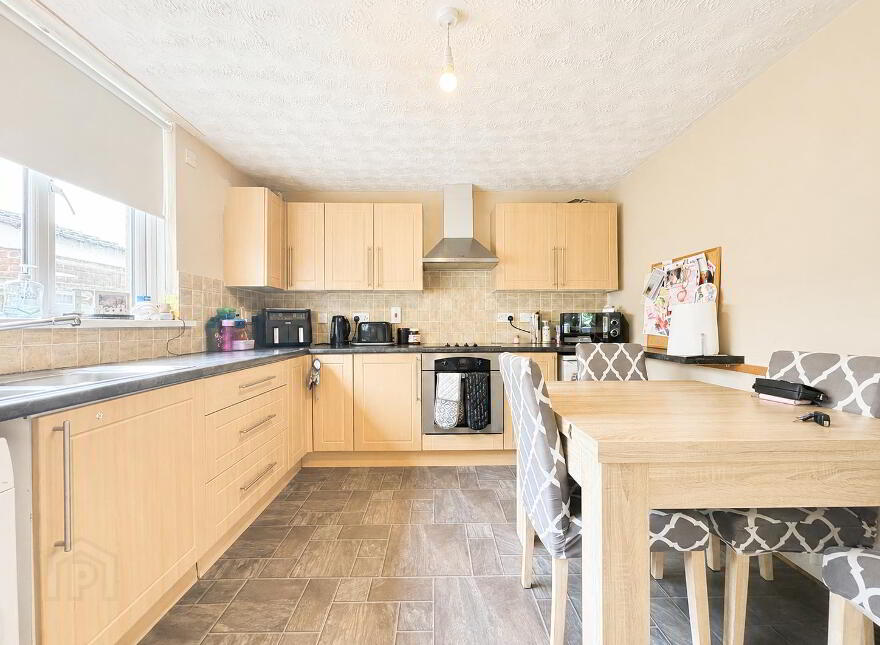 8 Castlemara Drive, Carrickfergus, BT38 7RB
