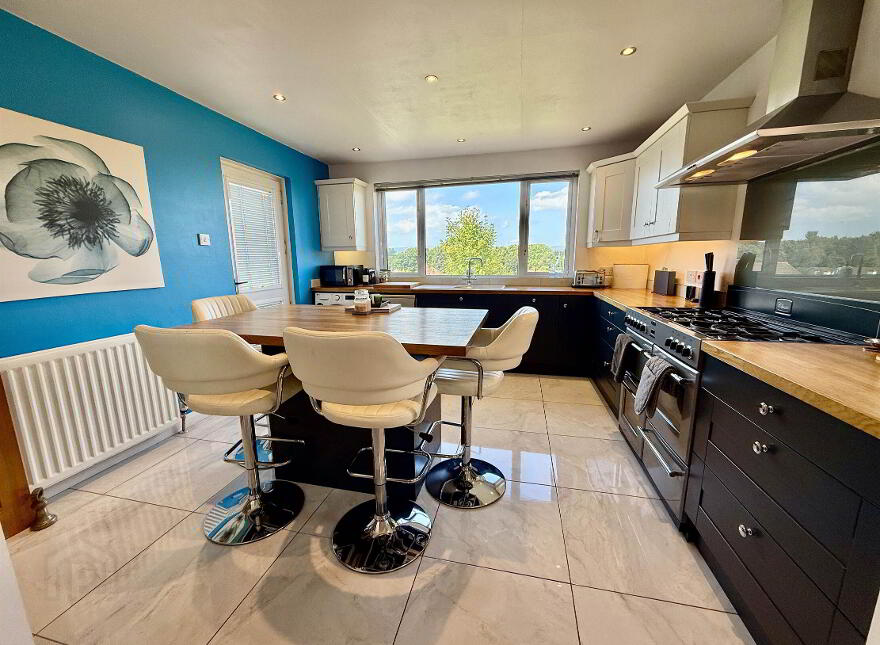 6 Gilnahirk Avenue, Belfast, BT5 7DR