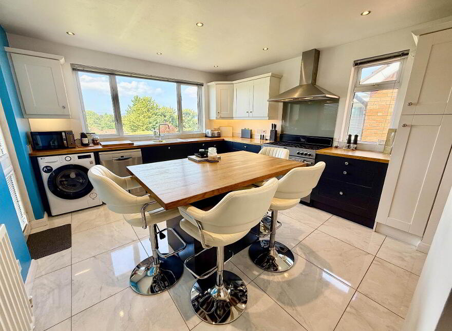 6 Gilnahirk Avenue, Belfast, BT5 7DR