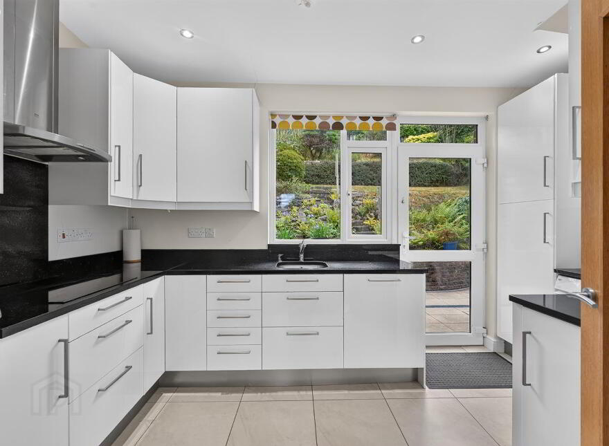 28 Hillside Drive, Belfast, BT9 5EJ