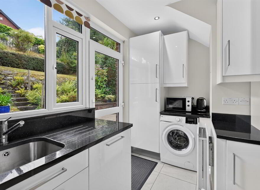 28 Hillside Drive, Belfast, BT9 5EJ