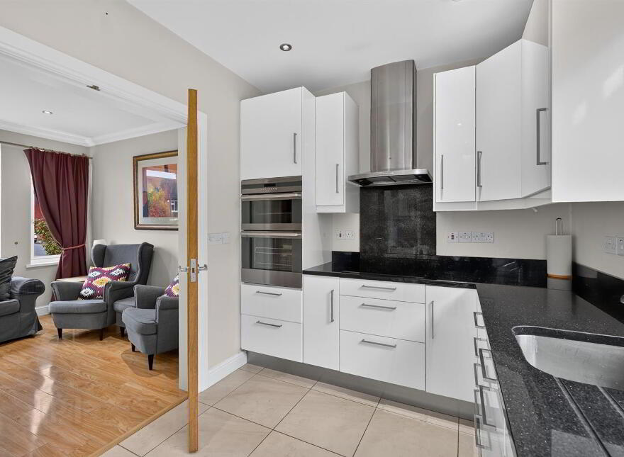 28 Hillside Drive, Belfast, BT9 5EJ