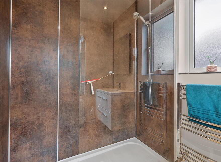 28 Hillside Drive, Belfast, BT9 5EJ