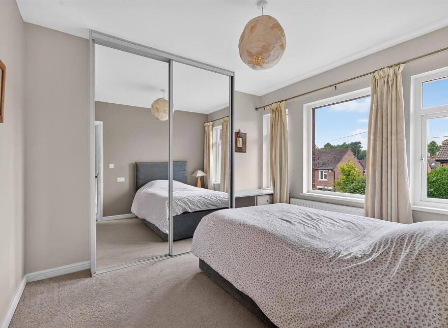 28 Hillside Drive, Belfast, BT9 5EJ