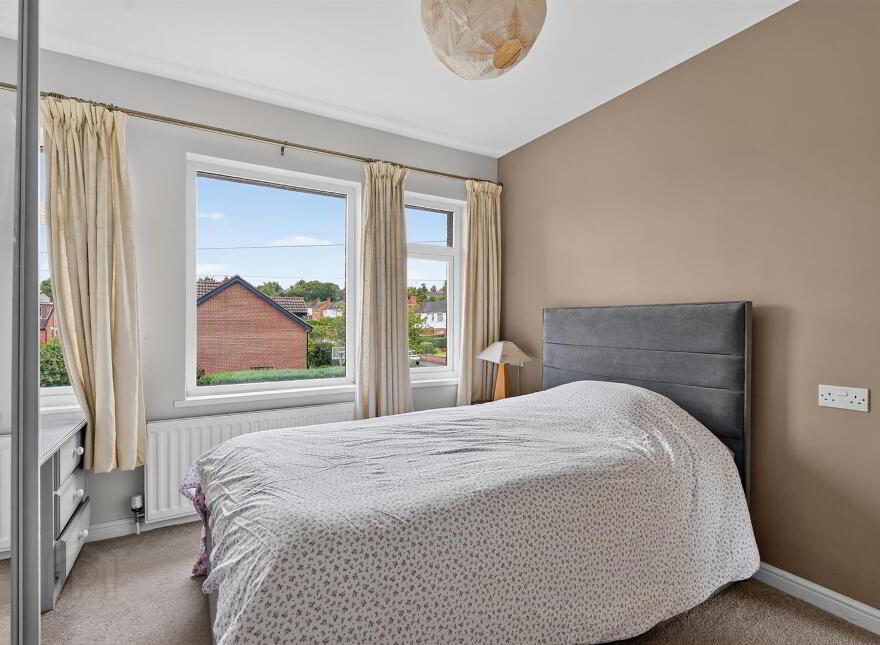 28 Hillside Drive, Belfast, BT9 5EJ
