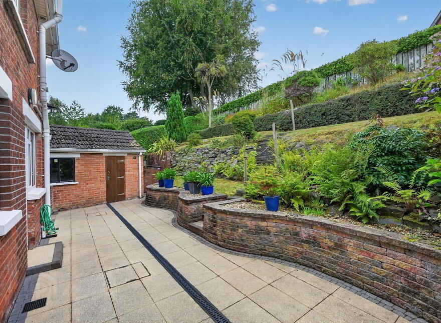 28 Hillside Drive, Belfast, BT9 5EJ