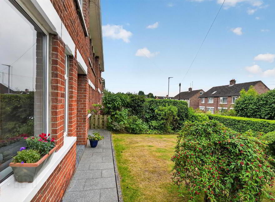 28 Hillside Drive, Belfast, BT9 5EJ