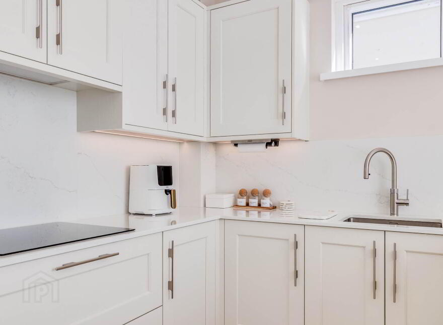 Apt 6, Shore Road, Greenisland, Carrickfergus, BT38 8NT