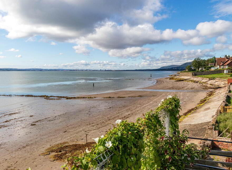 Apt 6, Shore Road, Greenisland, Carrickfergus, BT38 8NT