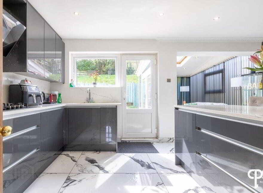 53 Burnside Avenue, Belfast, BT8 6HW