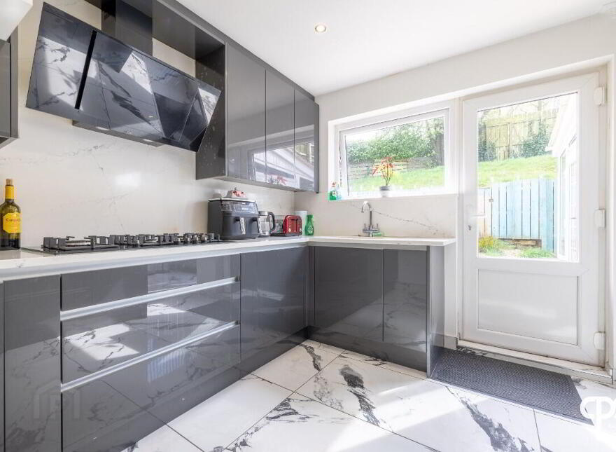 53 Burnside Avenue, Belfast, BT8 6HW