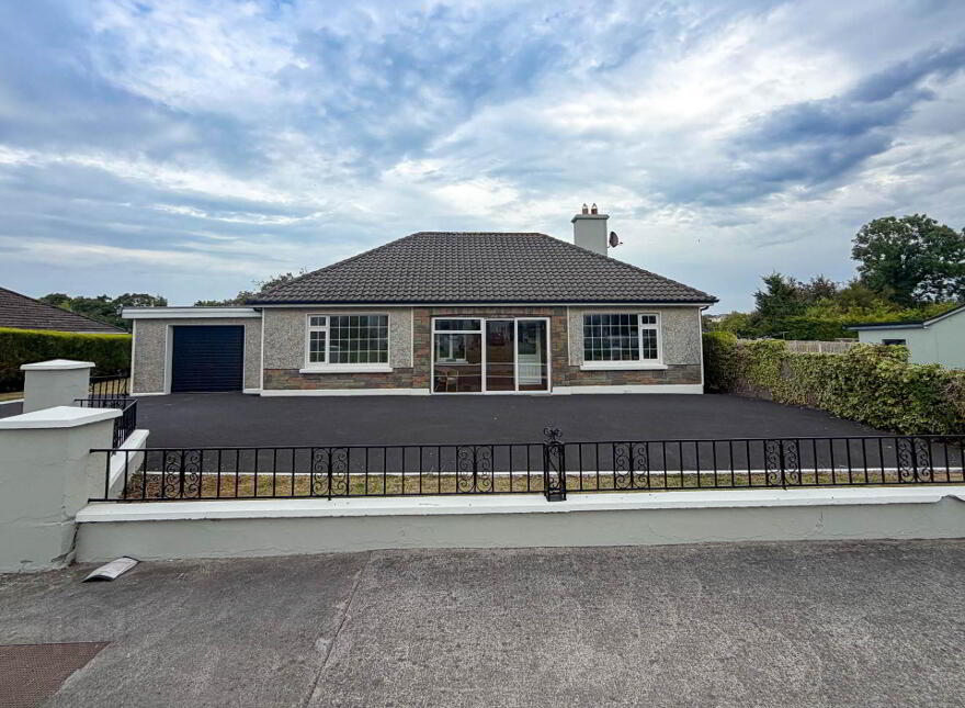 Smiths Road, Charleville, P56HR82 photo