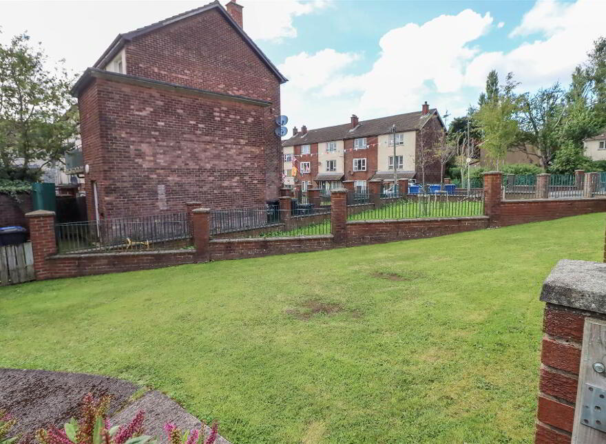 1 Southland Dale, Braniel, Belfast, BT5 7LD