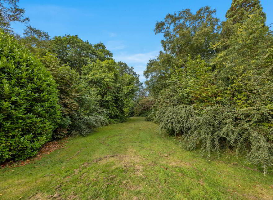 Ballyvally House, 27 Dromore Road, Banbridge, BT32 4EE