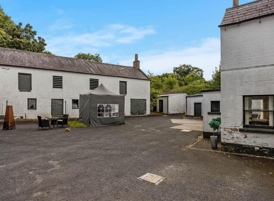 Ballyvally House, 27 Dromore Road, Banbridge, BT32 4EE