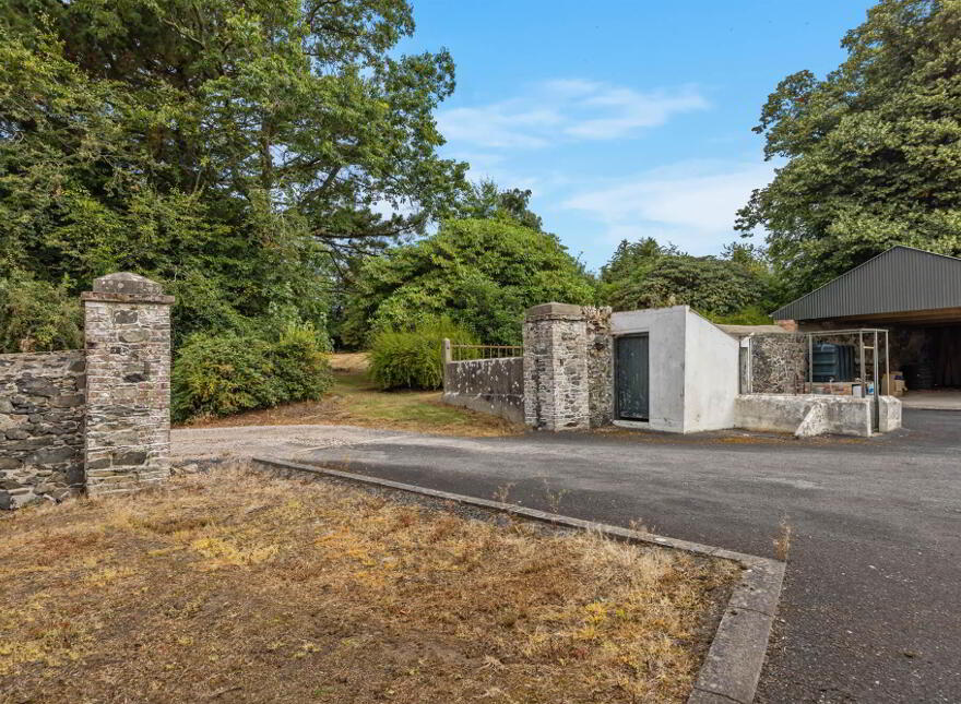 Ballyvally House, 27 Dromore Road, Banbridge, BT32 4EE