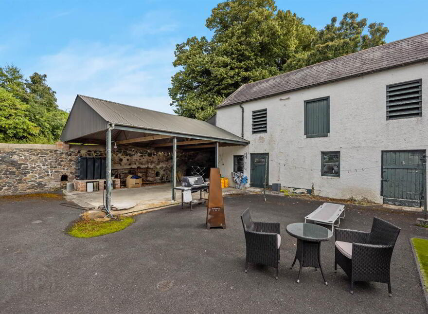 Ballyvally House, 27 Dromore Road, Banbridge, BT32 4EE