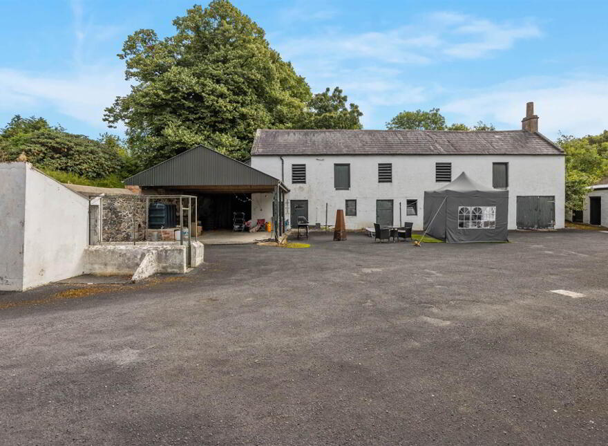 Ballyvally House, 27 Dromore Road, Banbridge, BT32 4EE