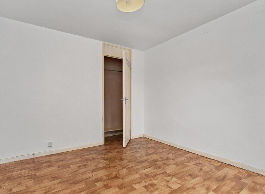 14 Abingdon Drive, Belfast, BT12 5PX